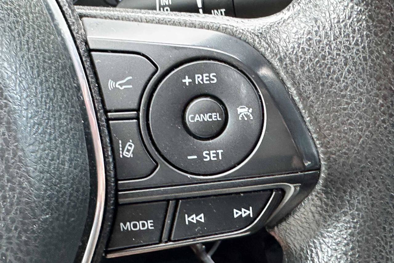 Used 2020 Toyota Camry LE image 21