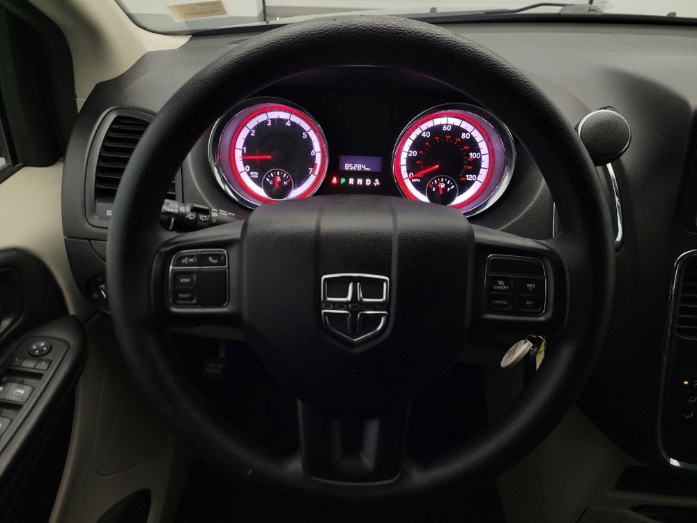 Used 2018 Dodge Grand Caravan SE w/ UConnect Hands-Free Group image 22