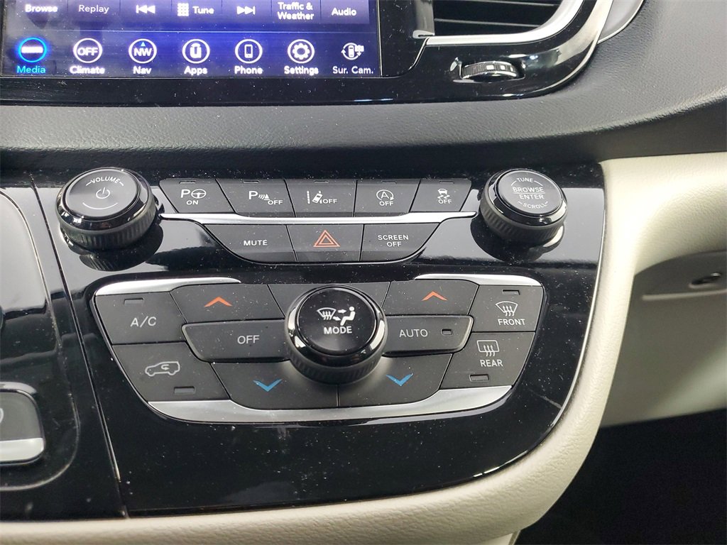 Used 2020 Chrysler Pacifica Touring-L Plus w/ Tire & Wheel Group image 19