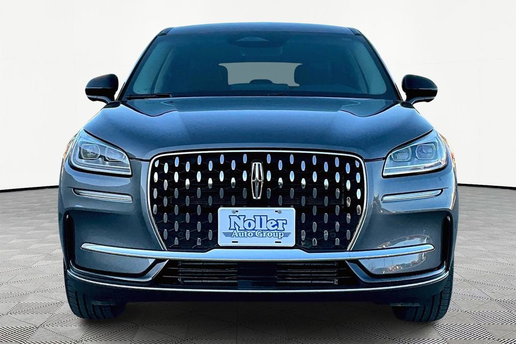 Used 2025 Lincoln Corsair Reserve image 3