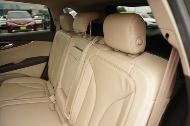 Used 2016 Lincoln MKX Reserve w/ Technology Package FWD image 14