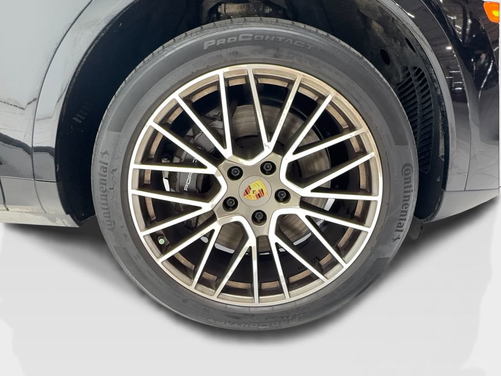 Used 2023 Porsche Cayenne Platinum Edition image 14