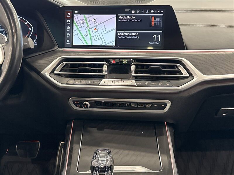 Used 2022 BMW X7 M50i image 36