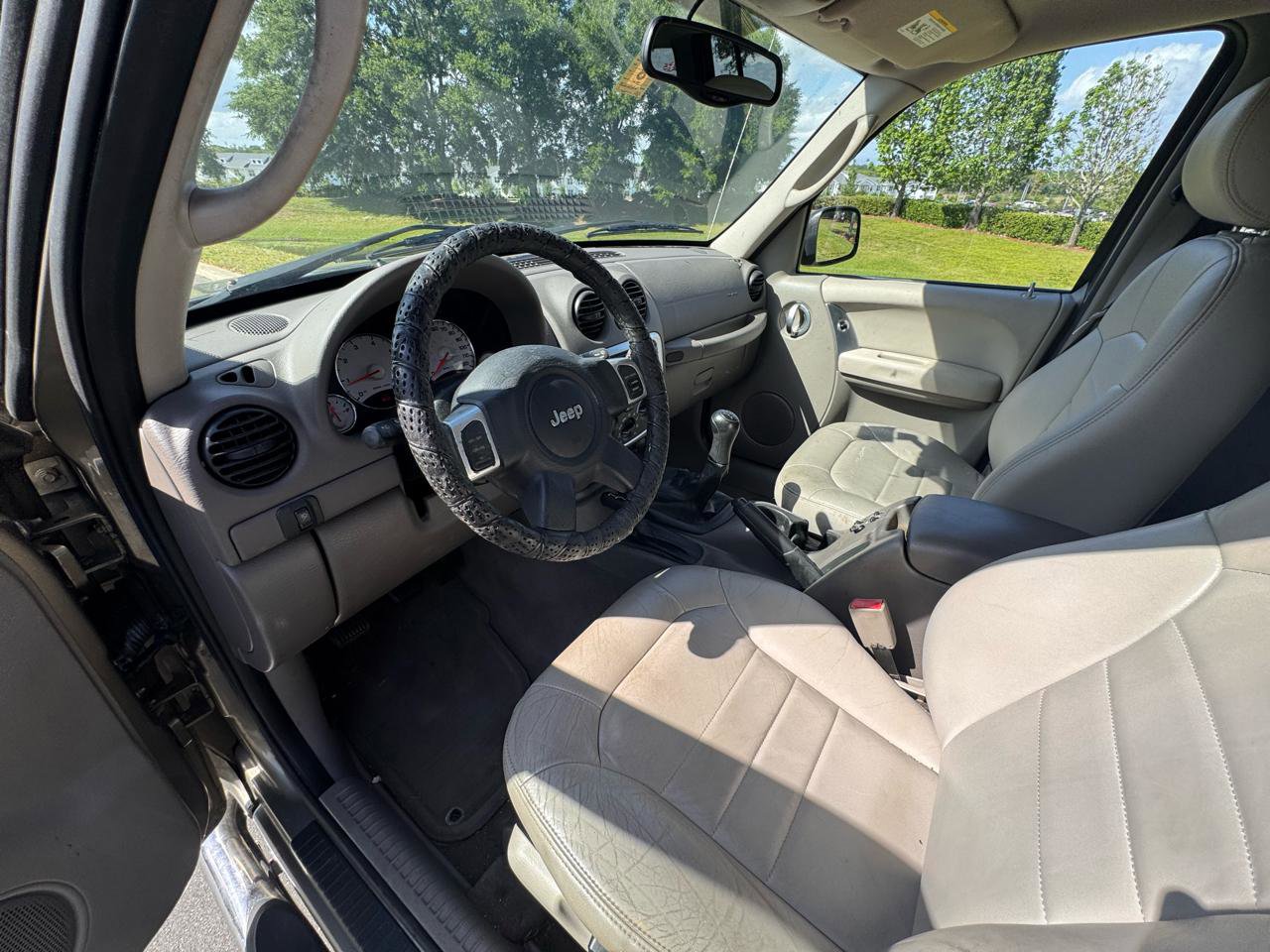 Used 2004 Jeep Liberty Renegade w/ Security Group AWD/4WD image 19