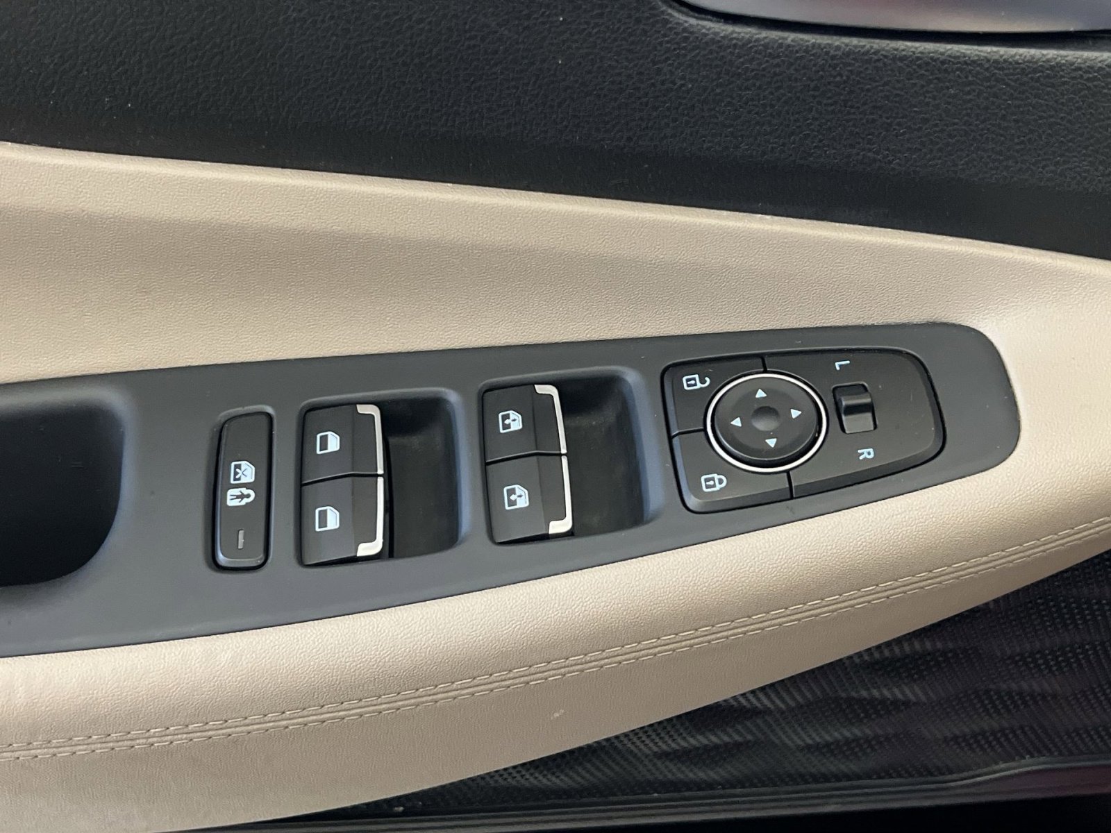 Used 2022 Hyundai Santa Fe SEL w/ Cargo Package image 13