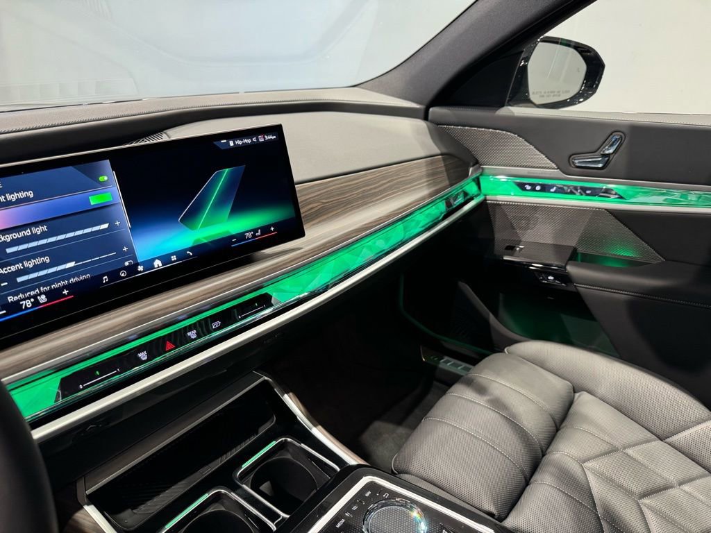 Used 2025 BMW 760i xDrive image 31