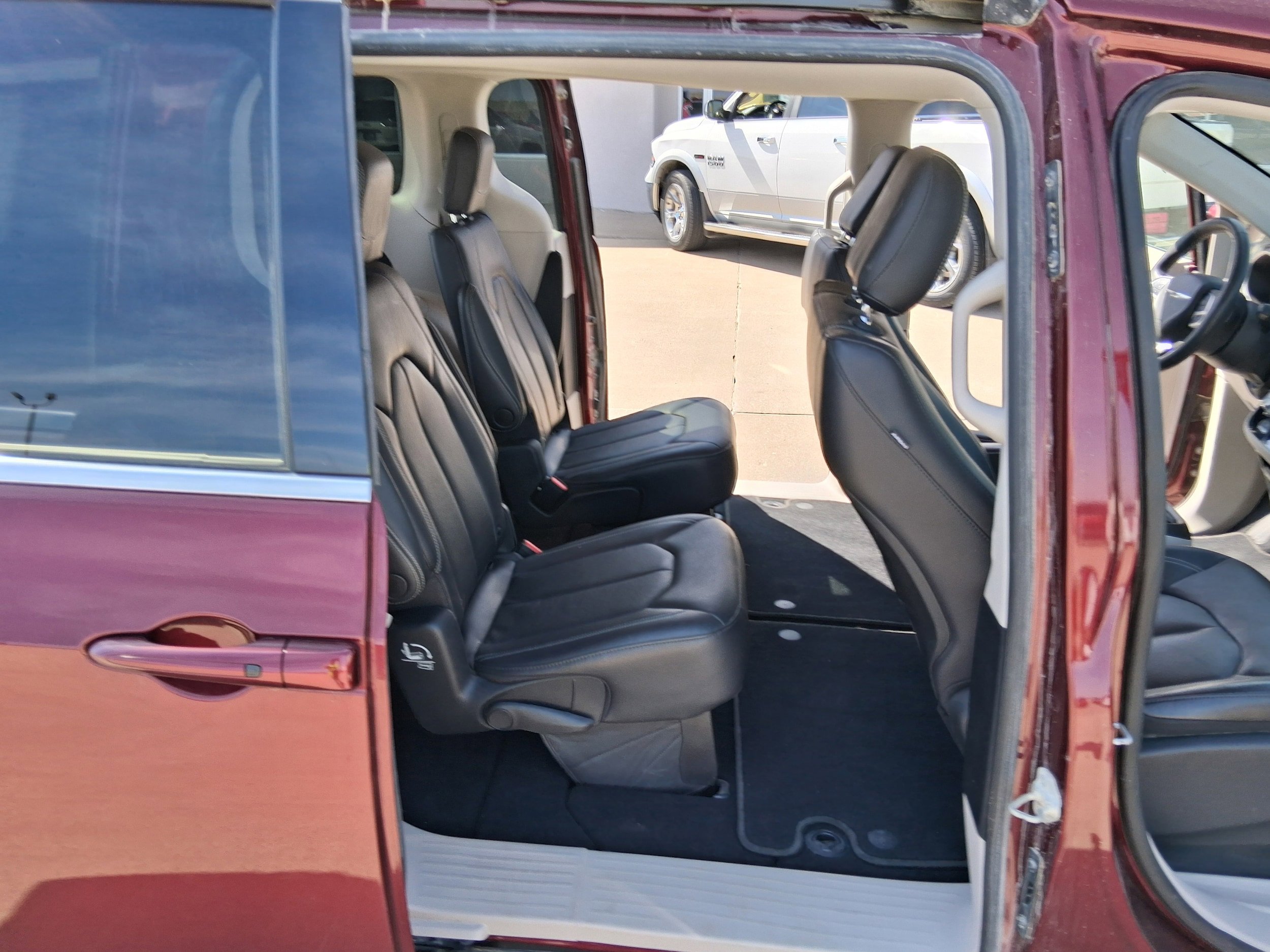 Used 2022 Chrysler Pacifica Touring-L AWD/4WD image 16