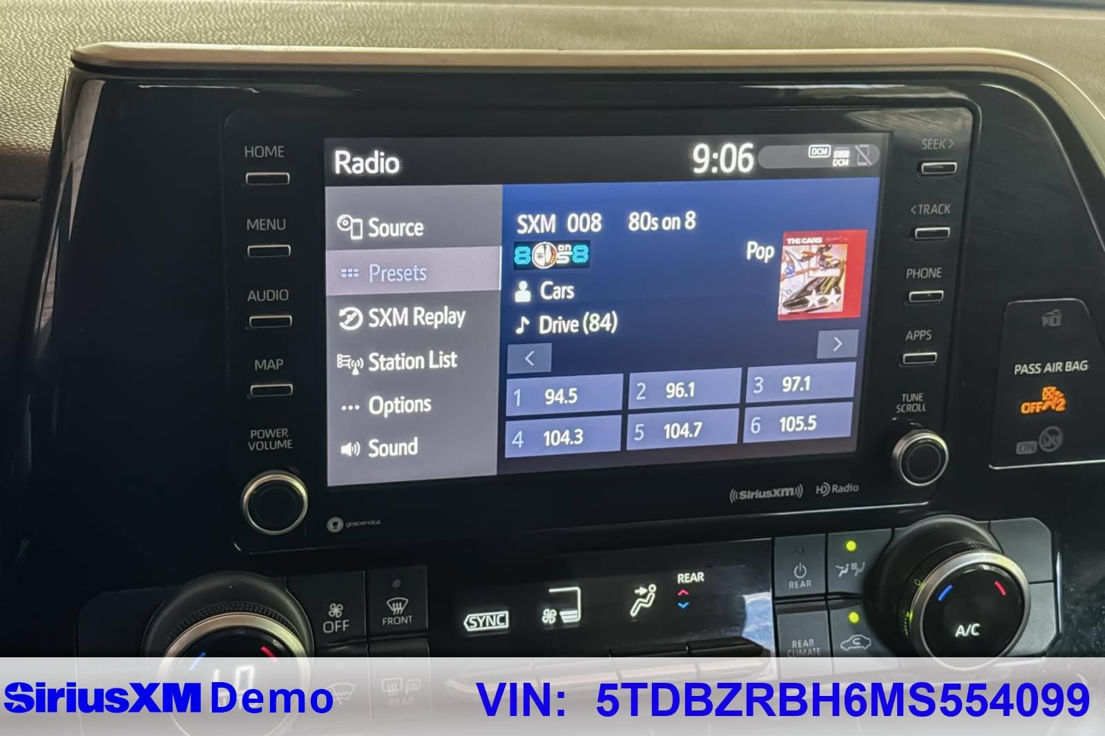 Used 2021 Toyota Highlander LE AWD/4WD image 41