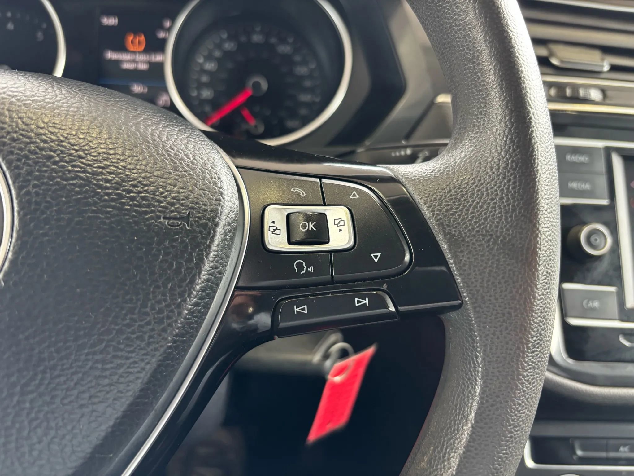 Used 2018 Volkswagen Tiguan S image 15