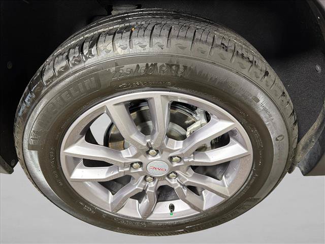Used 2024 GMC Terrain SLT AWD/4WD image 17
