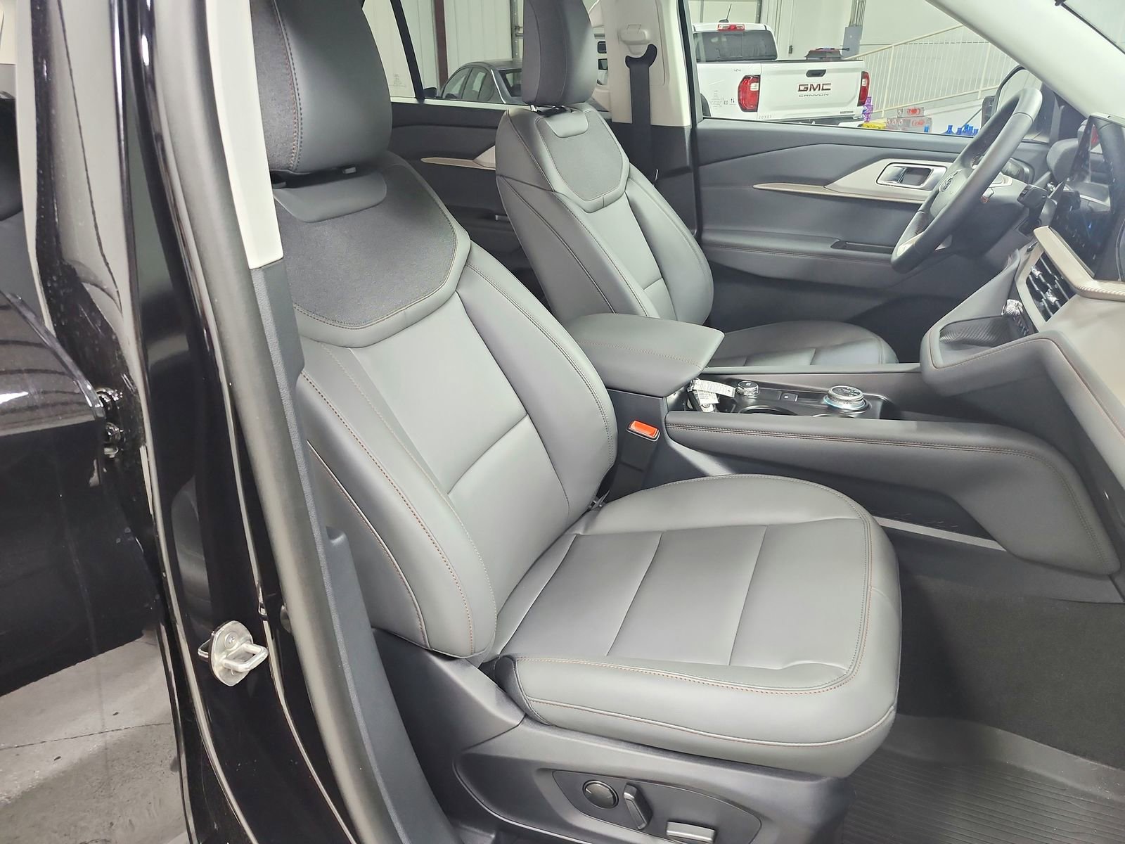New 2026 Ford Explorer Active w/ Active Comfort Package image 35