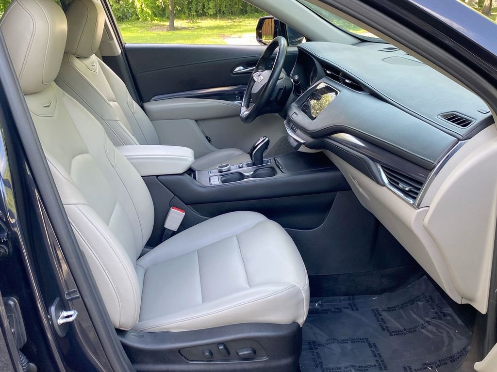 Used 2023 Cadillac XT4 Luxury w/ Cold Weather Package image 31