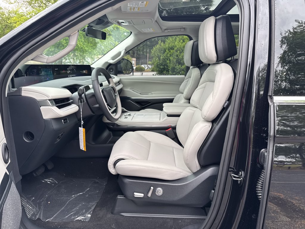 New 2026 Lincoln Navigator L Reserve AWD/4WD image 10
