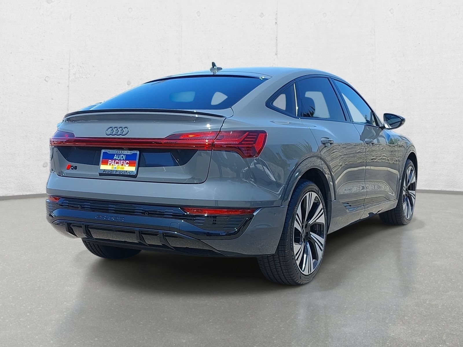 Used 2024 Audi Q8 e-tron Prestige w/ Prestige Package AWD/4WD image 5