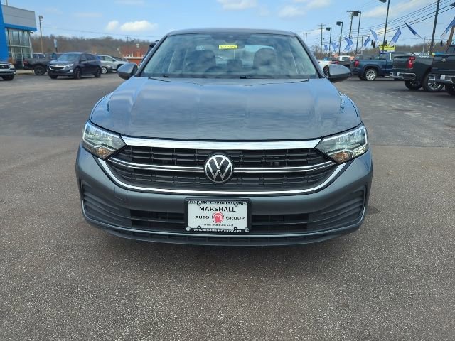 Used 2024 Volkswagen Jetta SE FWD image 3