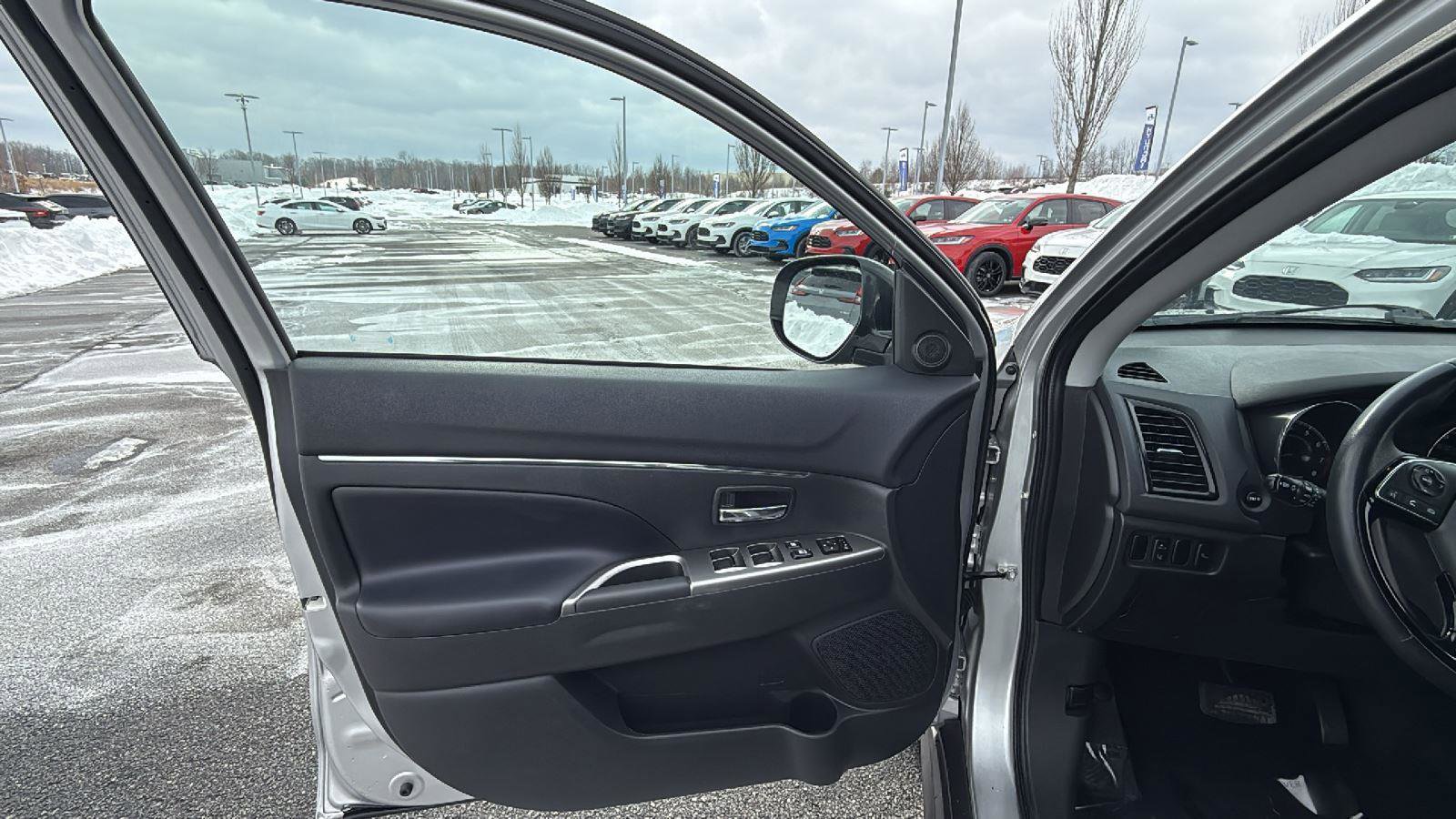 Used 2024 Mitsubishi Outlander Sport SE image 24