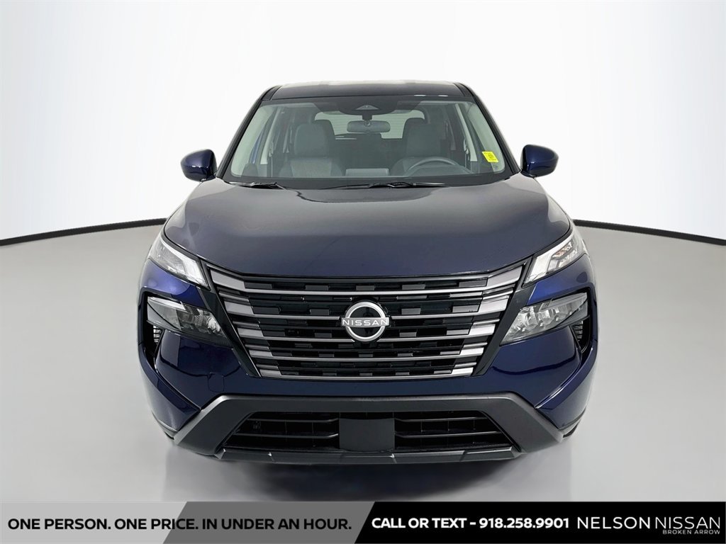 Certified 2026 Nissan Rogue SV FWD image 2