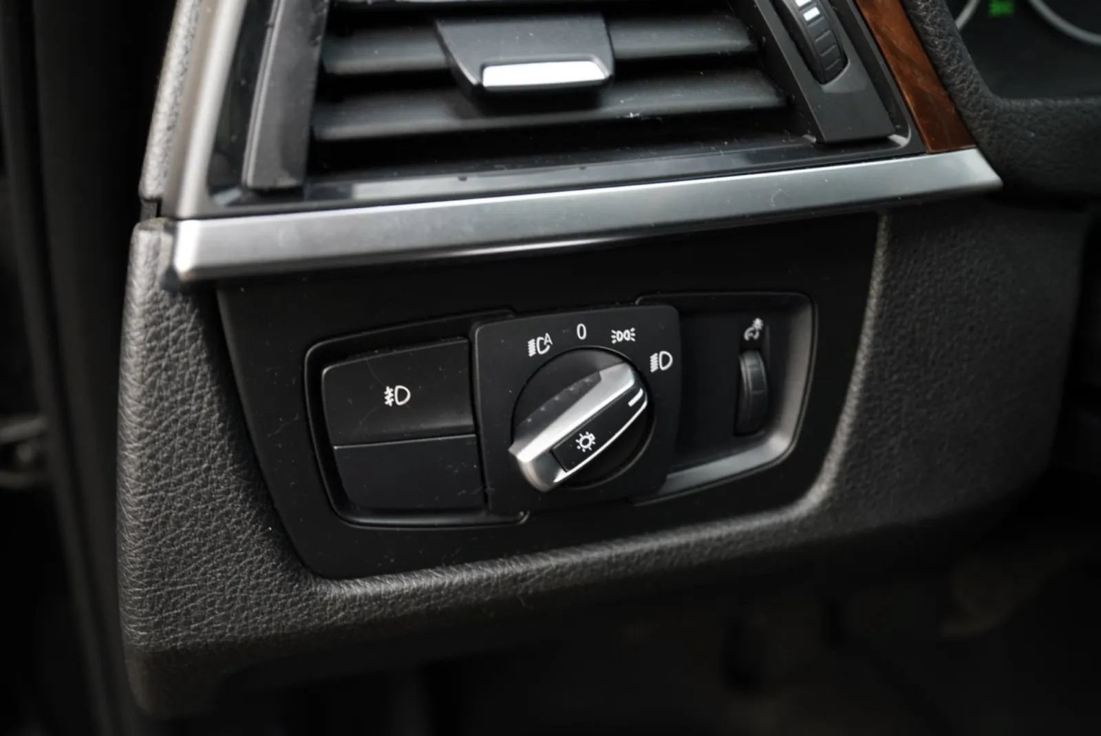 Used 2014 BMW 320i xDrive Sedan AWD/4WD image 20
