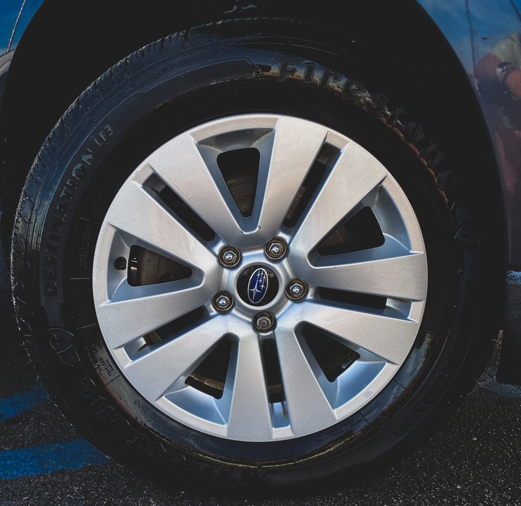 Used 2017 Subaru Outback 2.5i Premium AWD/4WD image 2