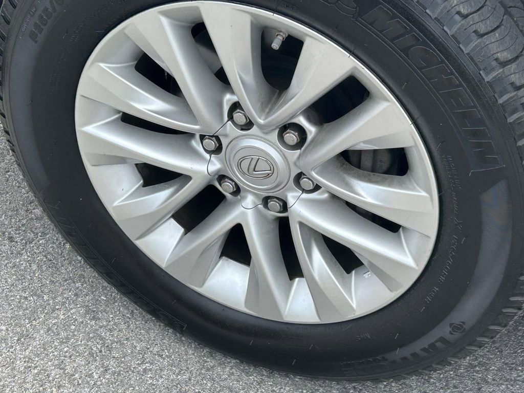 Used 2017 Lexus GX 460 Premium w/ Premium Package image 9