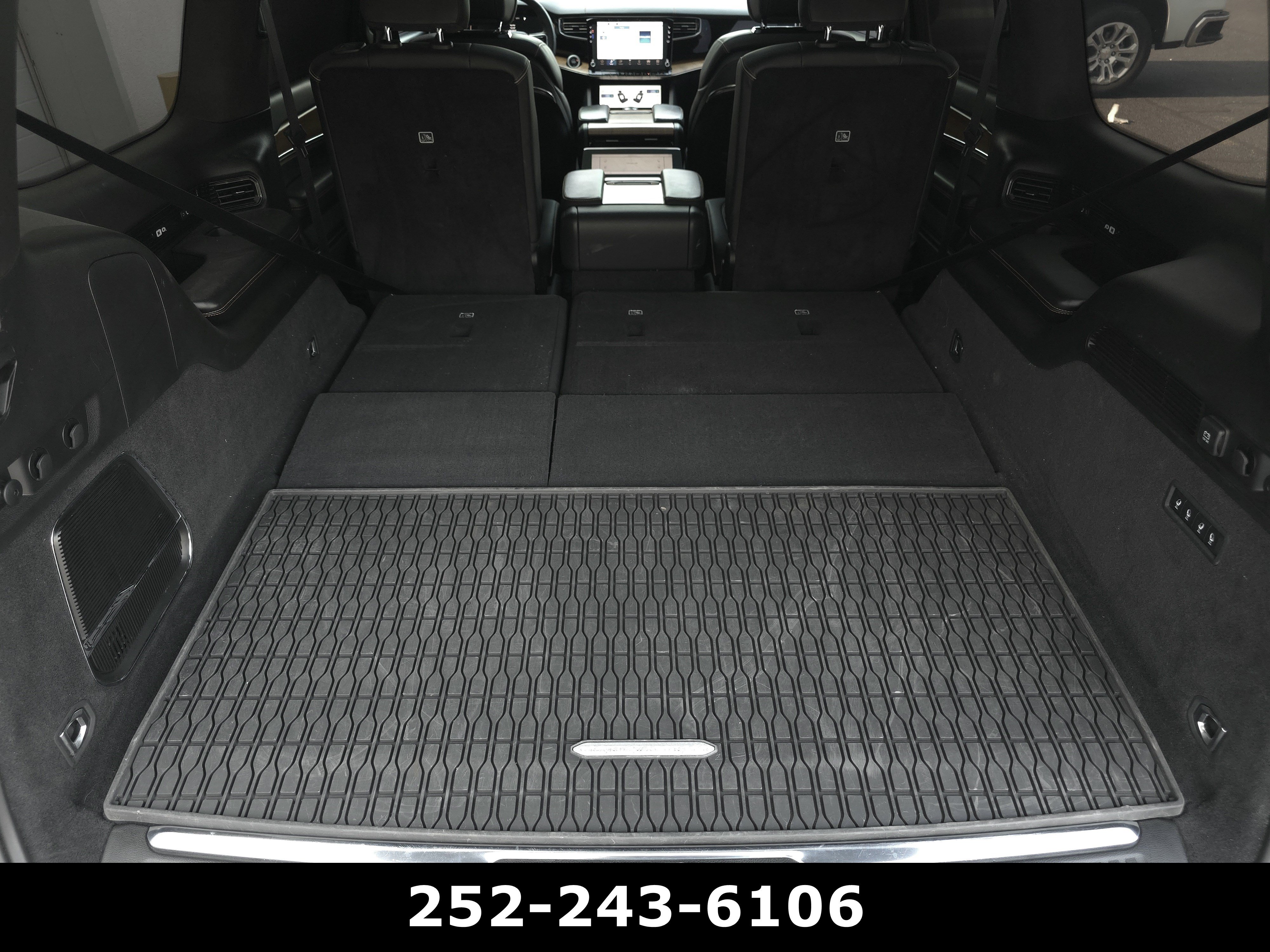 Used 2023 Jeep Grand Wagoneer Series III AWD/4WD image 47
