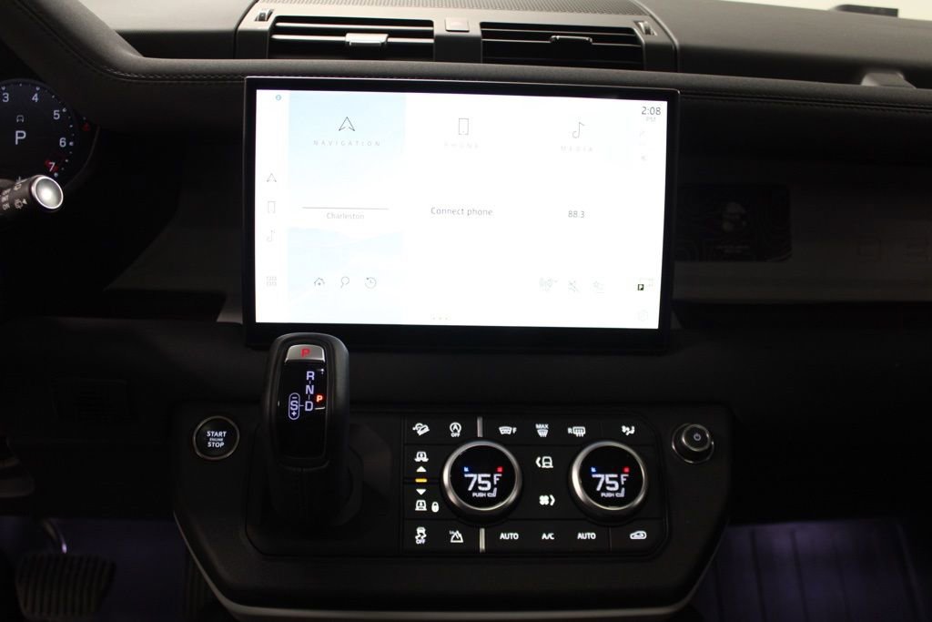 Used 2023 Land Rover Defender 130 SE image 21