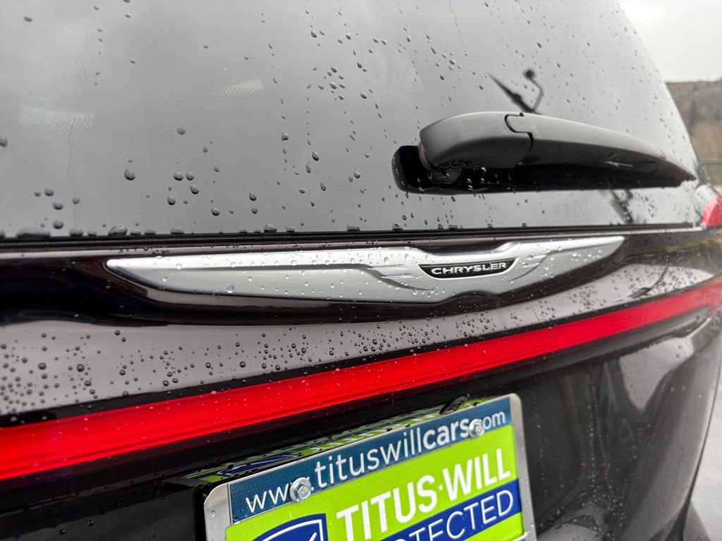 Used 2025 Chrysler Pacifica Select image 32
