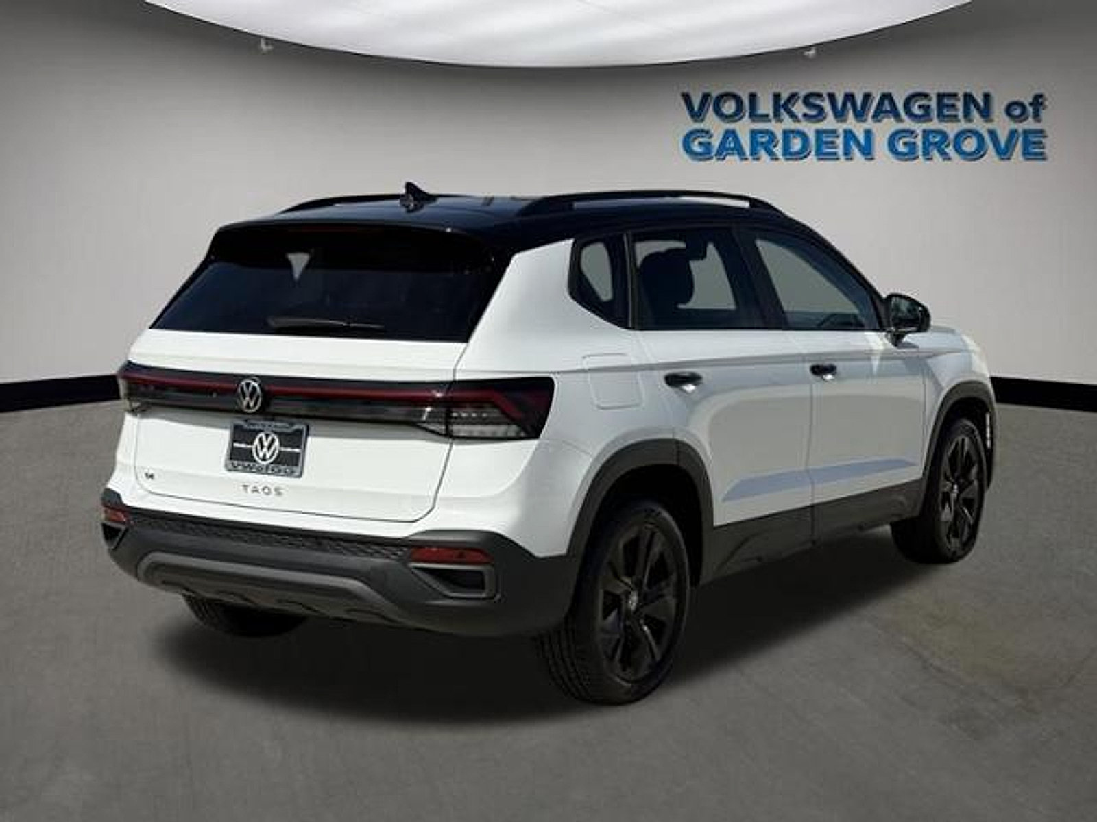 New 2026 Volkswagen Taos SE FWD image 7