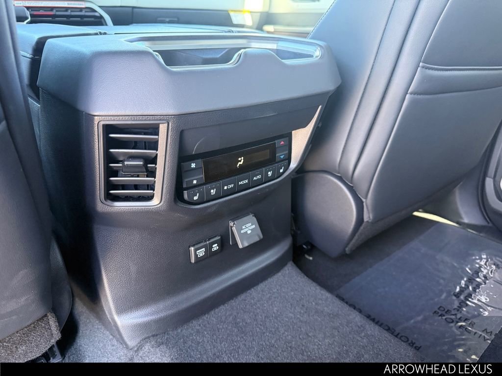 Used 2025 Toyota Sequoia Capstone image 28