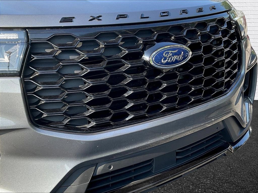 Used 2025 Ford Explorer ST-Line w/ ST-Line Street Pack AWD/4WD image 27
