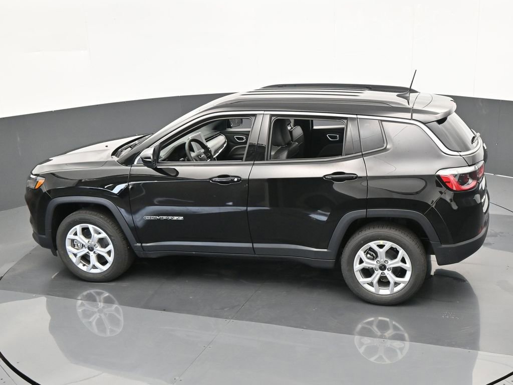 Used 2025 Jeep Compass Latitude image 39