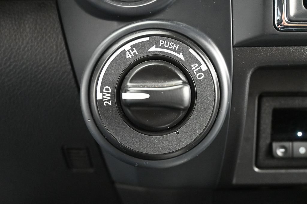 Used 2024 Nissan Titan SV w/ SV Convenience Package AWD/4WD image 26