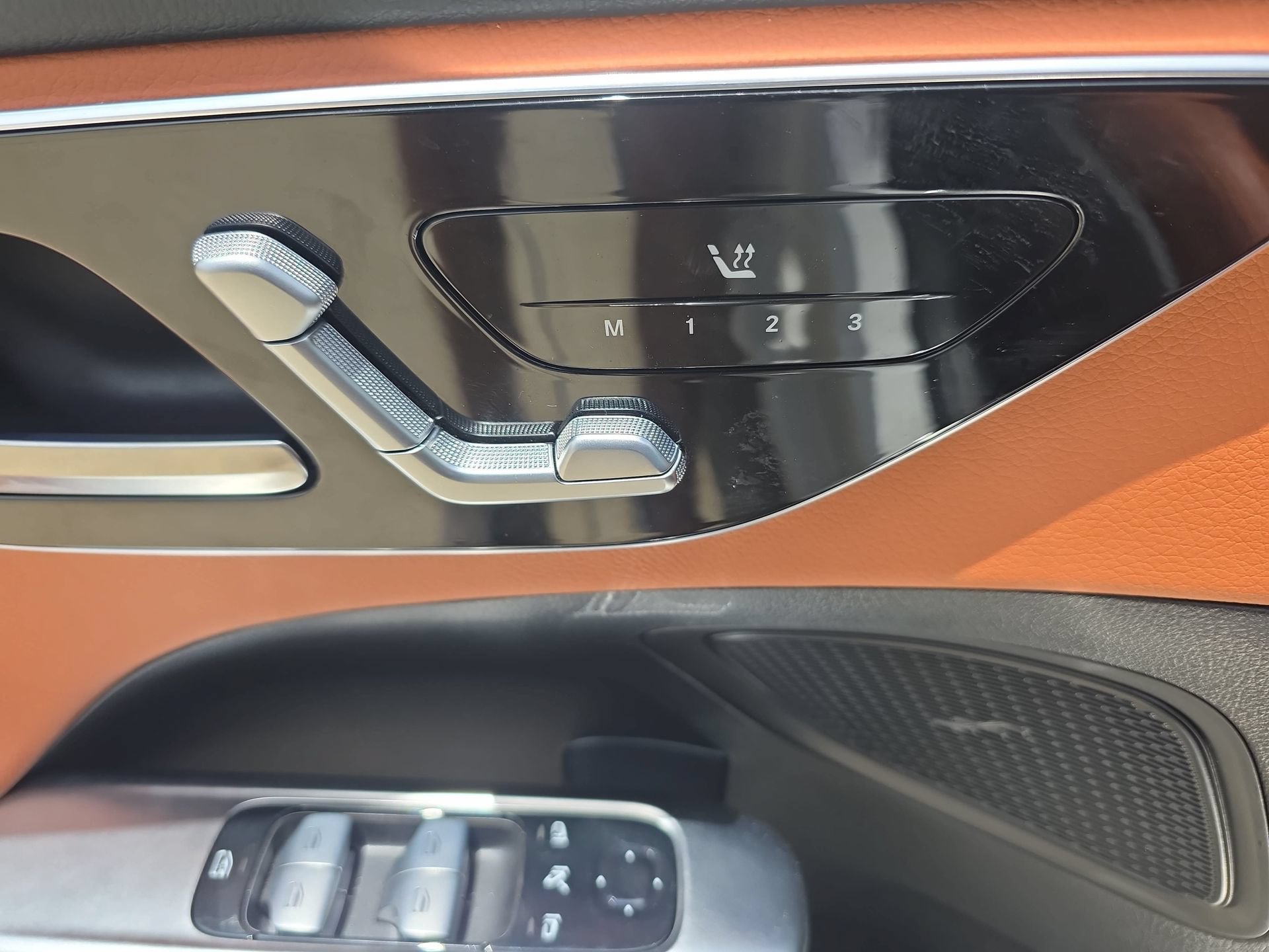Used 2025 Mercedes-Benz C 300 4MATIC Sedan image 28