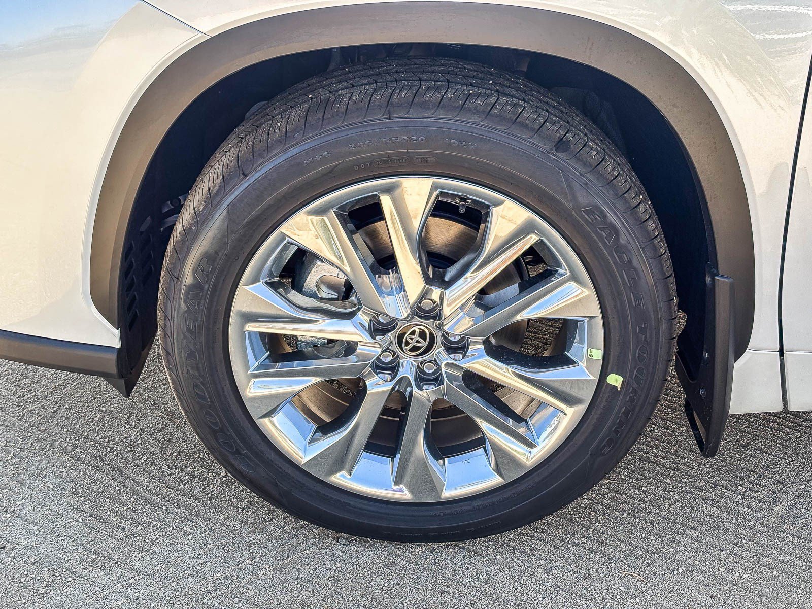 New 2026 Toyota Highlander Limited AWD/4WD image 11