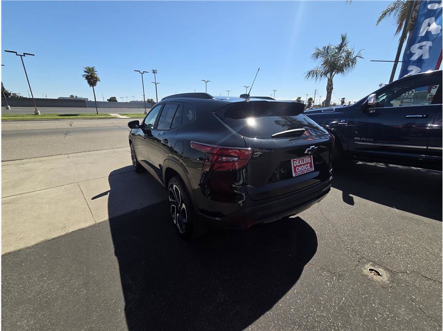 Used 2024 Chevrolet Trax RS w/ Sunroof Package FWD image 7