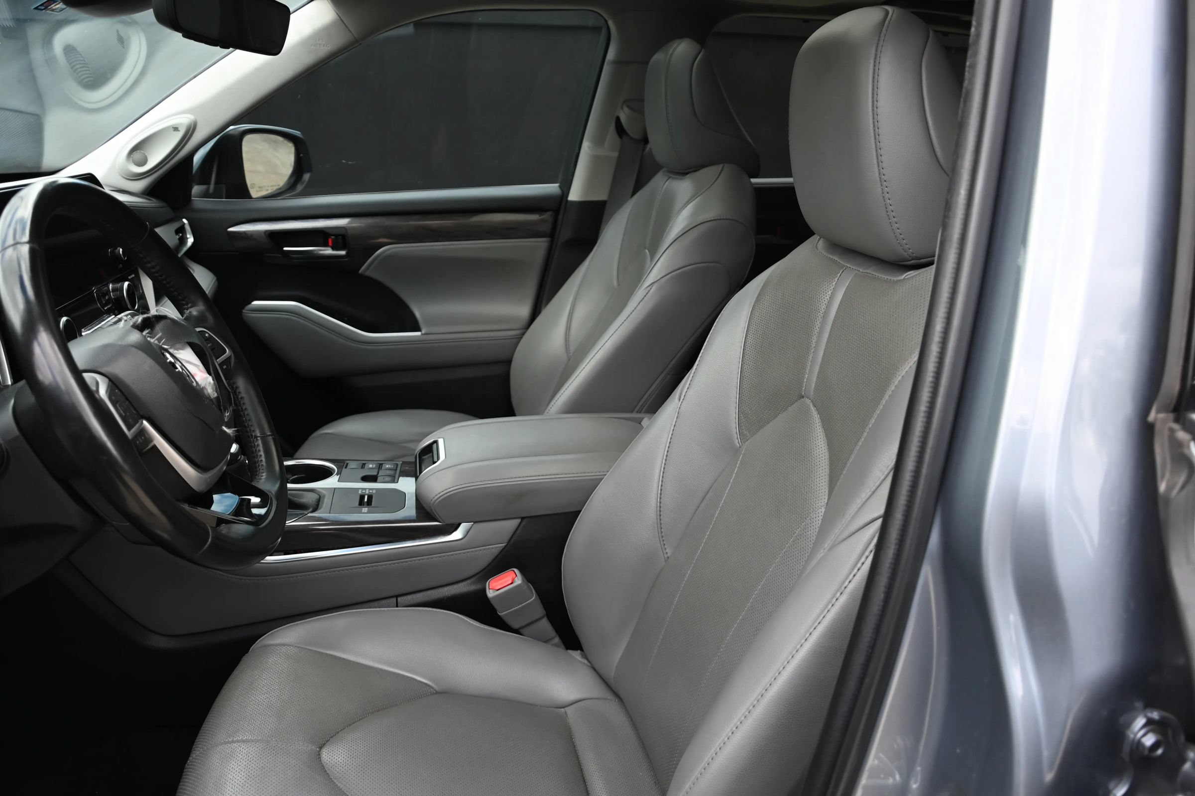 Used 2023 Toyota Highlander Limited FWD image 9