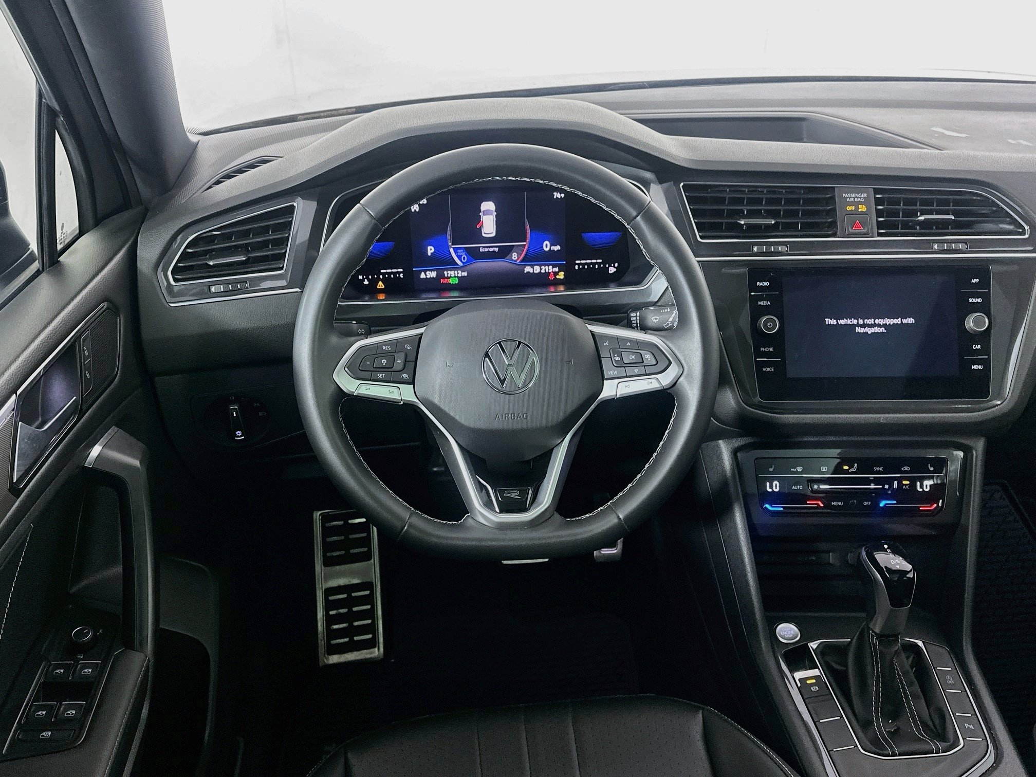 Used 2023 Volkswagen Tiguan SE R-Line FWD image 17