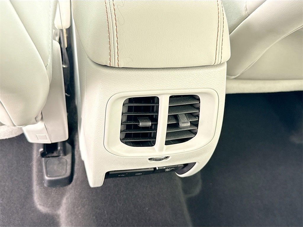 Used 2020 Jeep Cherokee Limited image 28