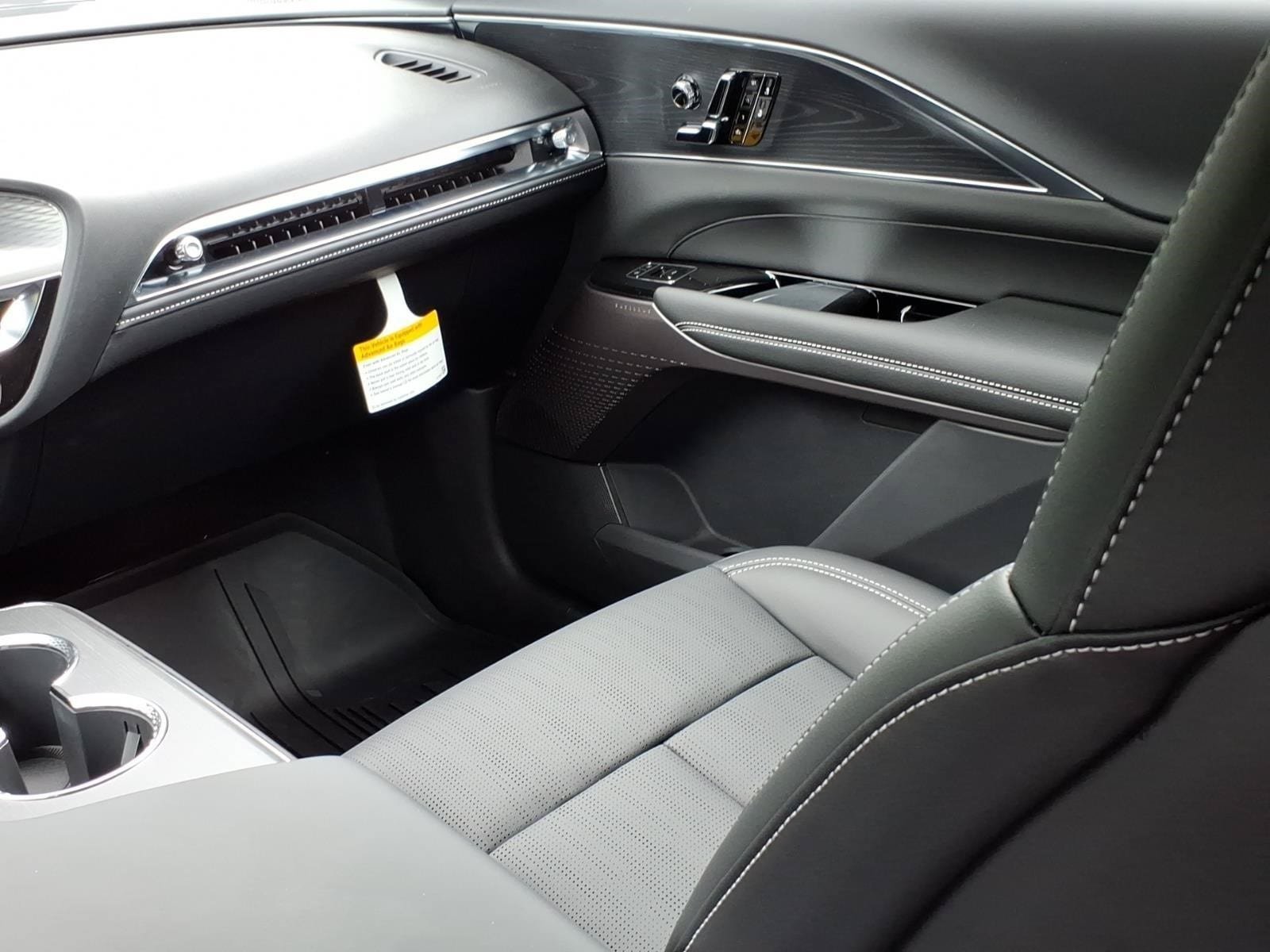 New 2026 Cadillac Lyriq Luxury AWD/4WD image 9