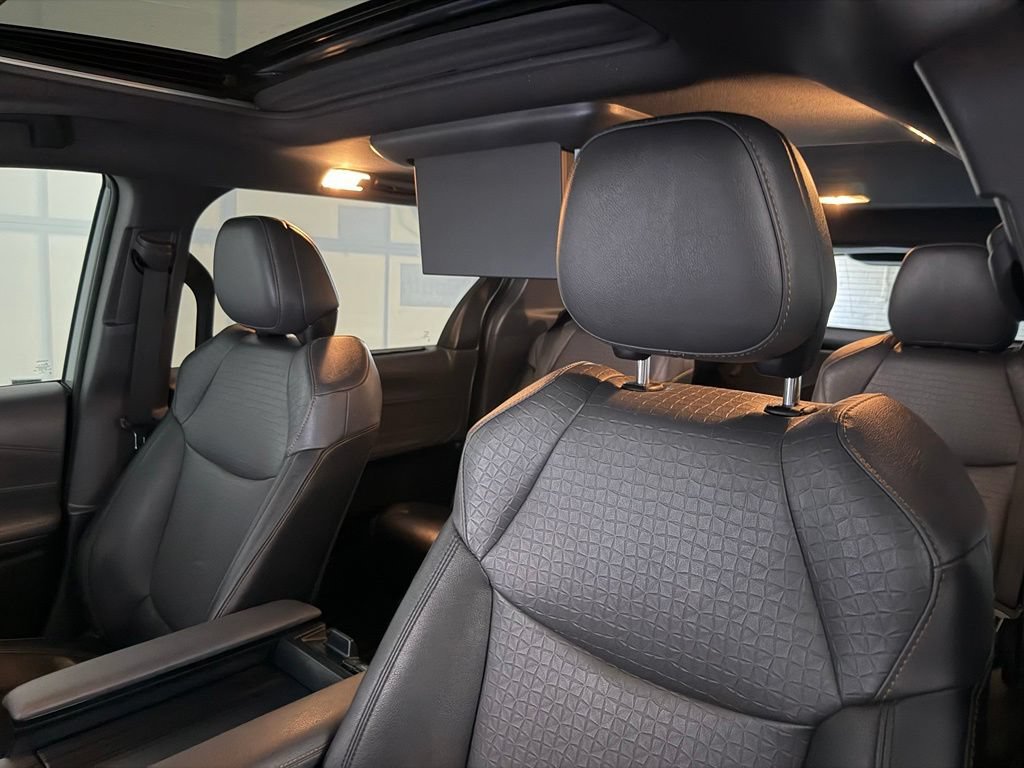 Used 2023 Toyota Sienna XLE Woodland Edition AWD/4WD image 21