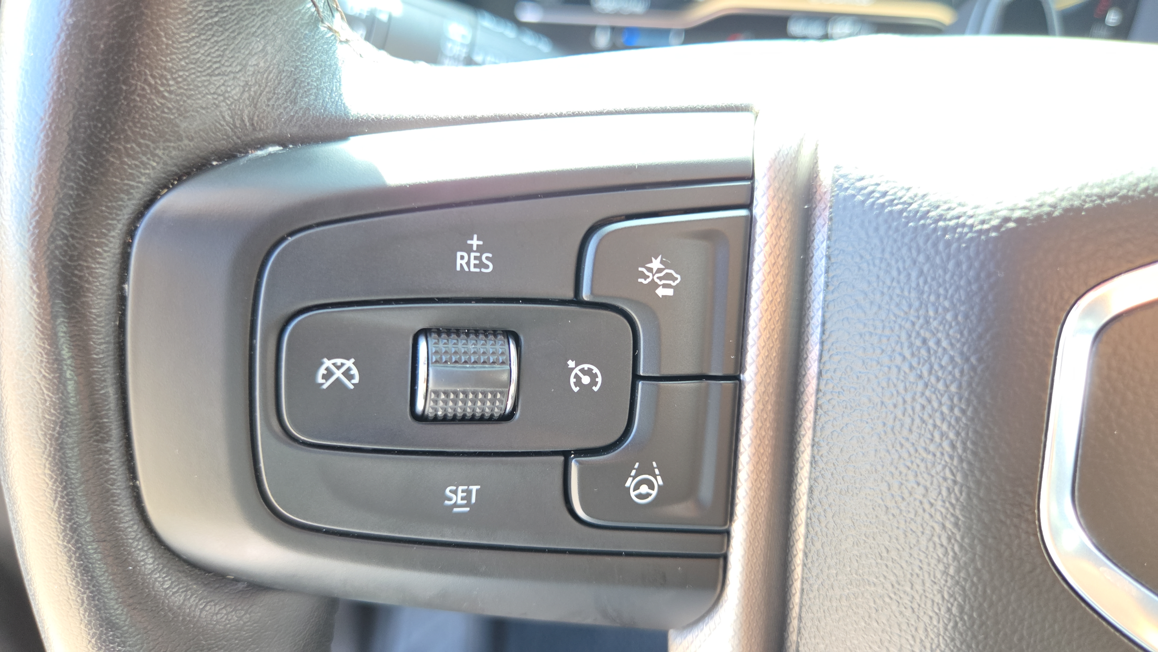 Used 2024 GMC Yukon XL Denali w/ Advanced Technology Package AWD/4WD image 30