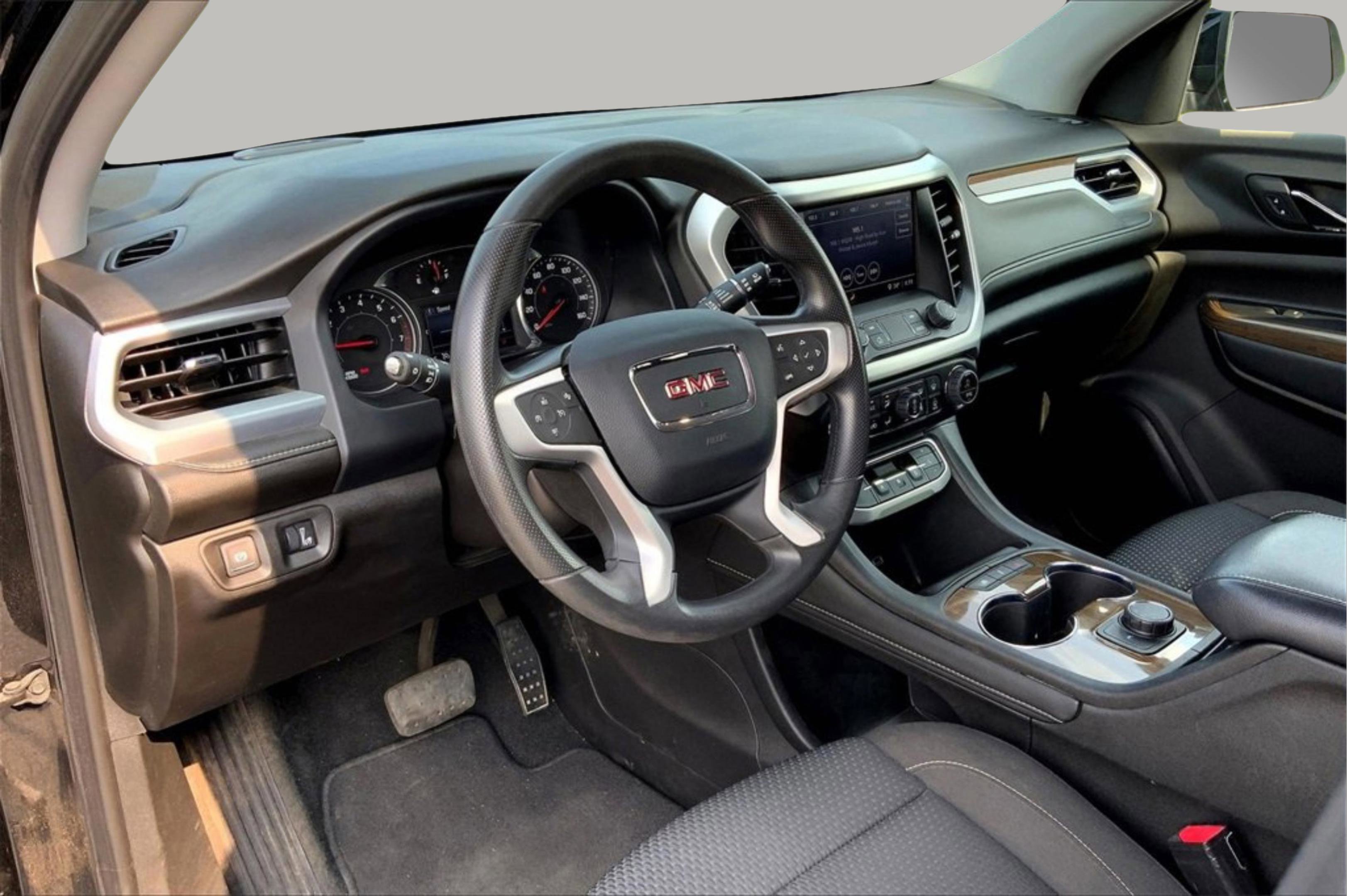 Used 2023 GMC Acadia SLE image 12