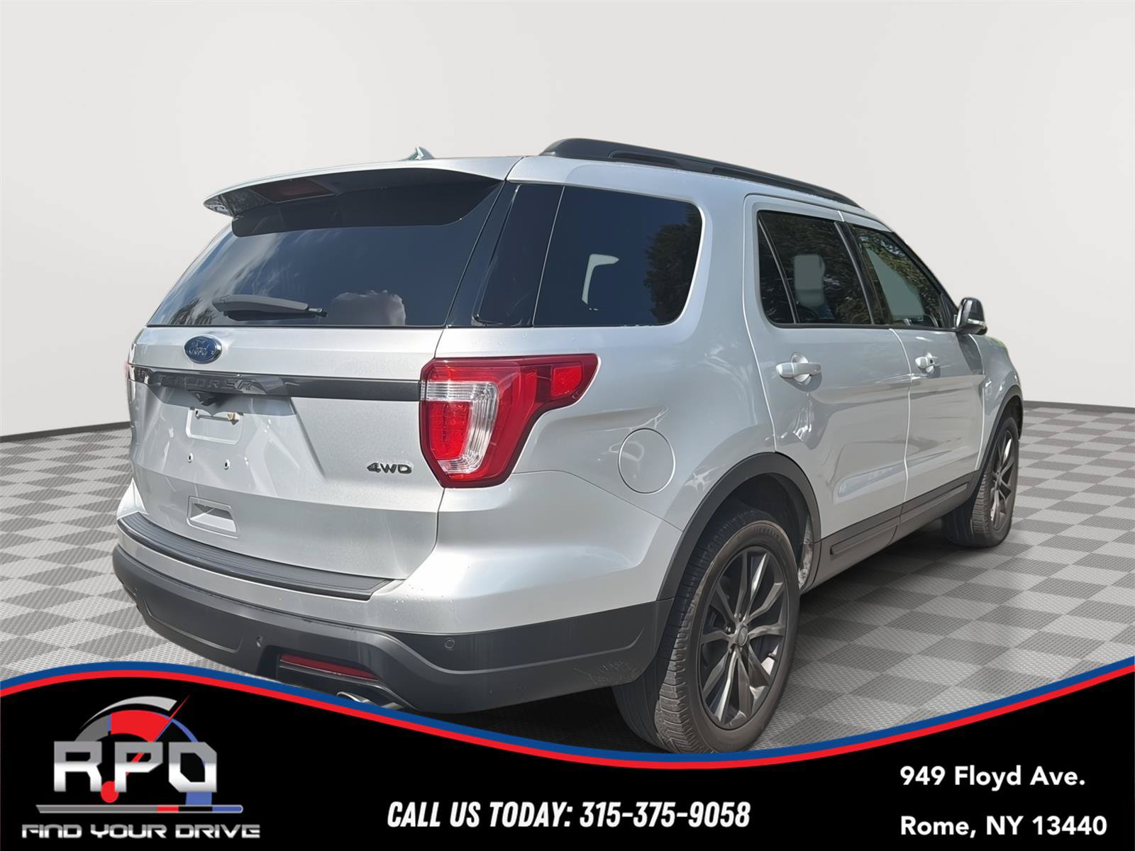 Used 2019 Ford Explorer XLT w/ Equipment Group 202A AWD/4WD image 3