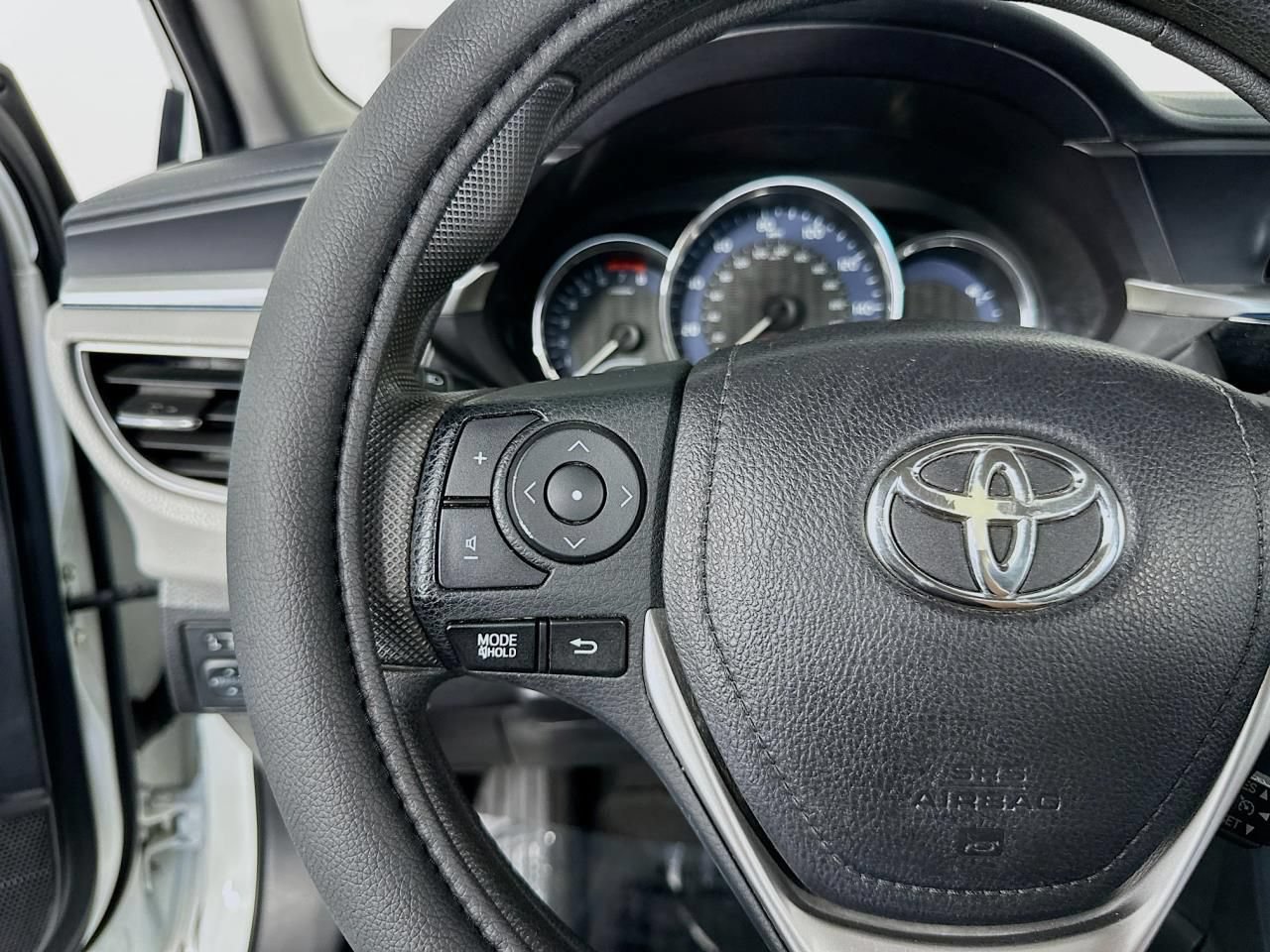 Used 2016 Toyota Corolla LE FWD image 37