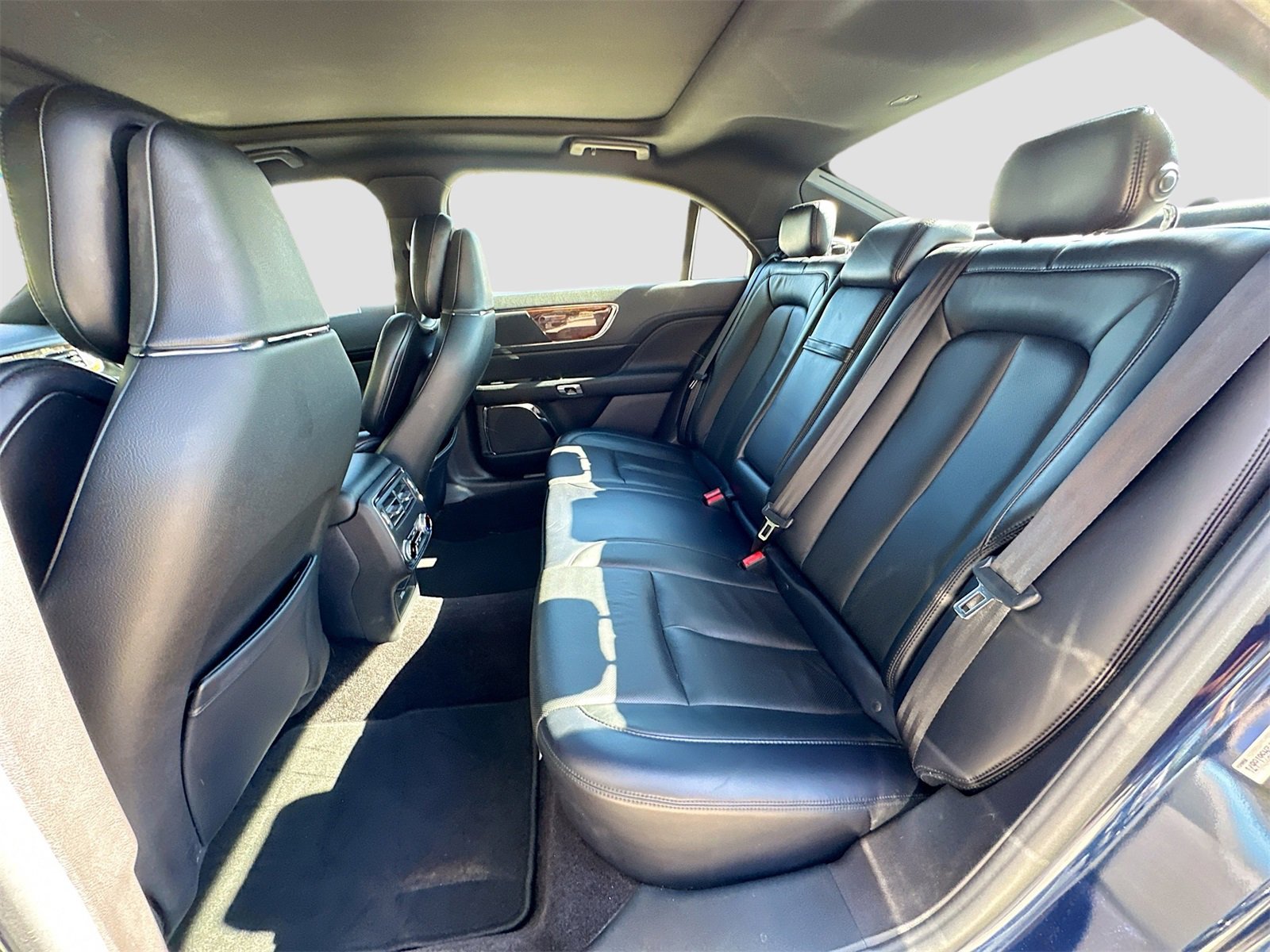 Used 2017 Lincoln Continental Reserve image 25