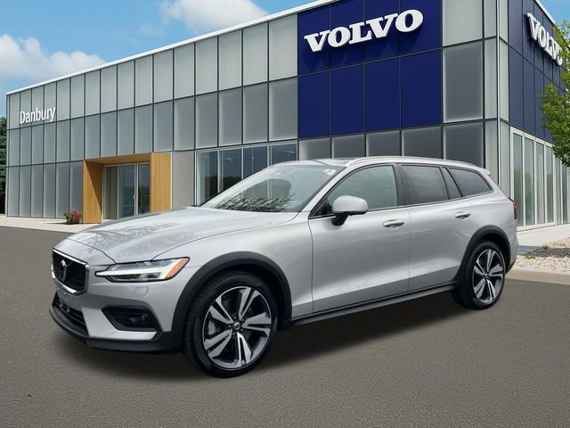 Certified 2025 Volvo V60 B5 Cross Country Plus AWD/4WD image 1