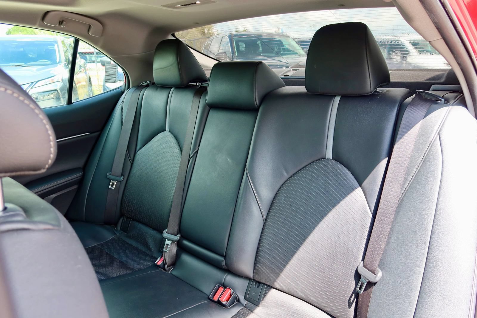 Used 2020 Toyota Camry XSE FWD image 13