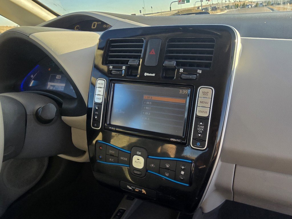 Used 2014 Nissan Leaf SV w/ LED & Quick Charge Package image 19