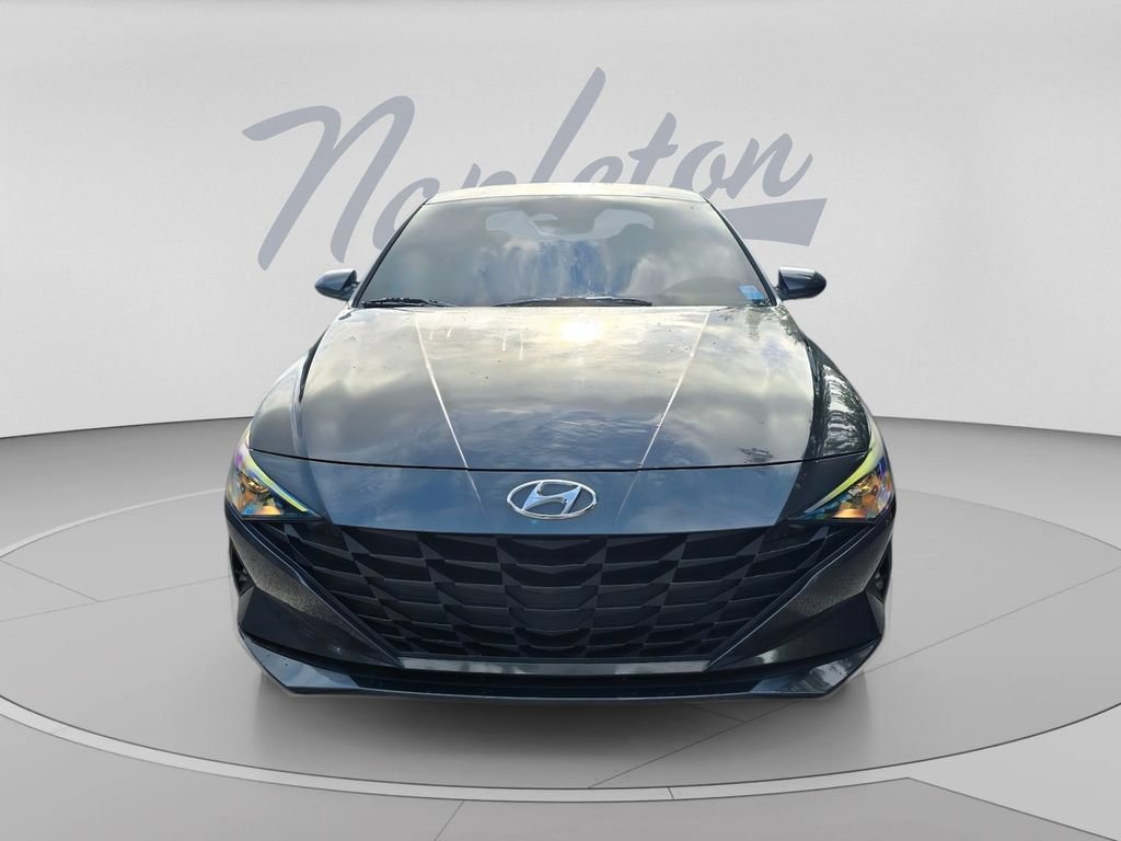 Used 2022 Hyundai Elantra SEL FWD image 2