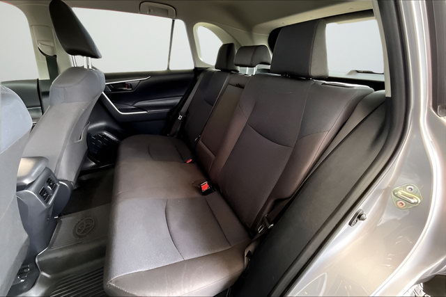Used 2025 Toyota RAV4 LE AWD/4WD image 19